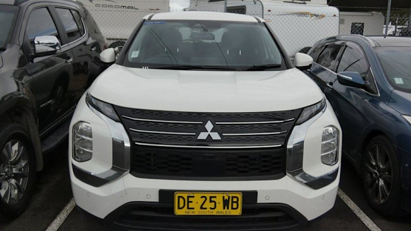 2022 Mitsubishi Outlander ZM MY23 ES 7 Seat (2WD) White 8 Speed CVT Auto 8 Speed Wagon62934702287491110