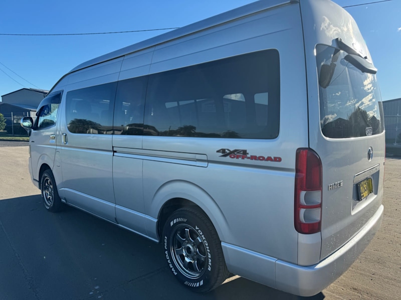 2007 *4WD* TOYOTA HIACE SLWB 2.7 petrol auto, 88 kms! 4x462935684530305113