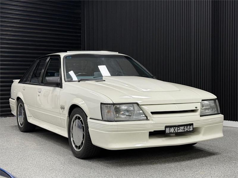 1985 Holden Commodore VK SS White 5 Speed Manual Sedan629347026428171124