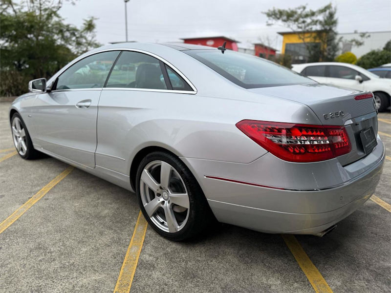 2009 Mercedes-Benz E250 207 CGI Elegance Silver 5 Speed Automatic Coupe62886406517378114
