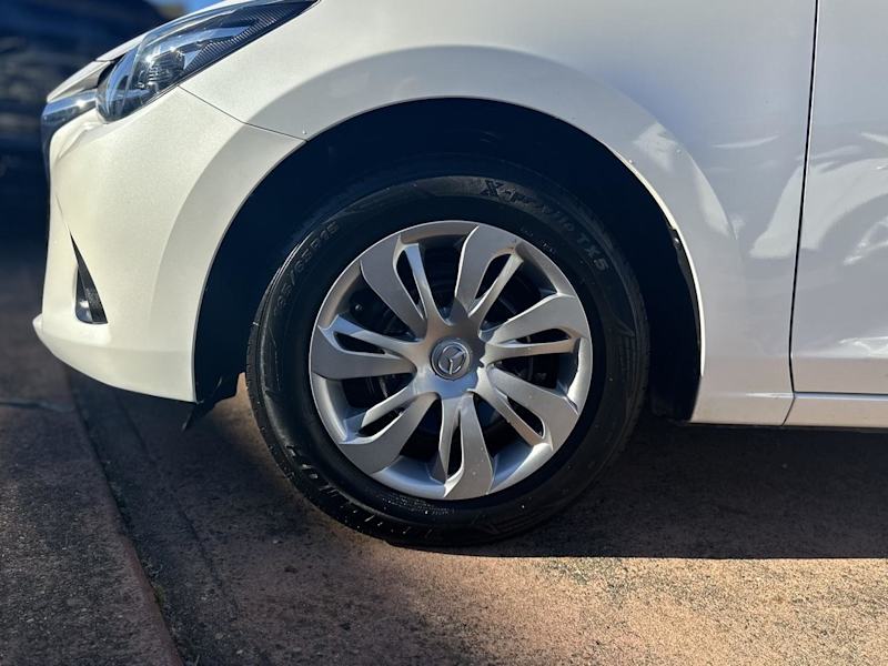 2015 Mazda 2 DJ Neo White 6 Speed Manual Hatchback62935692086785112