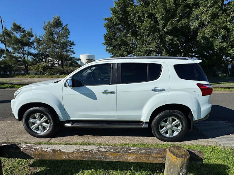 2019 Isuzu MU-X UC MY19 LS-T (4x2) White 6 Speed Auto Sequential Wagon62882768154627114