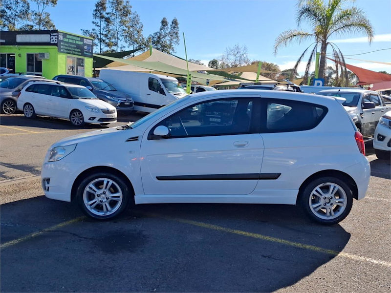2010 Holden Barina TK MY10 White 5 Speed Manual Hatchback62936662746754113
