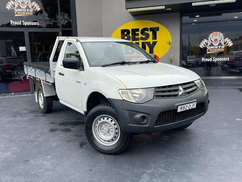 2013 Mitsubishi Triton MN MY13 GL 4x2 Scotia White 5 Speed Manual Cab Chassis62882736619137110