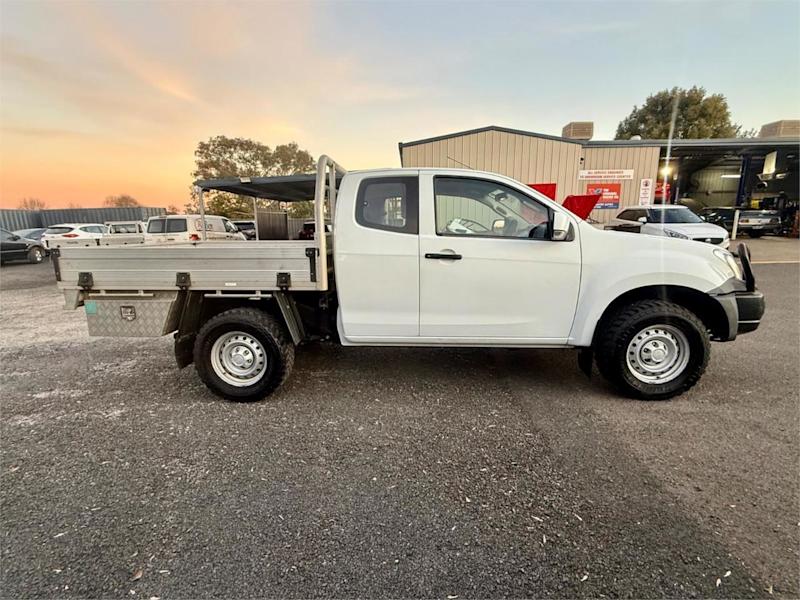 2017 Isuzu D-MAX SX White 6 Speed Sports Automatic Cab Chassis62882766216194111
