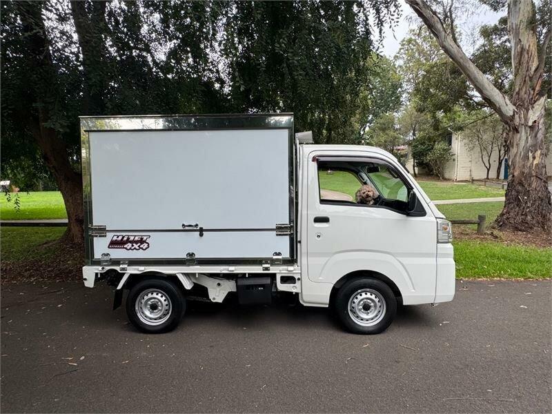 2016 Daihatsu Hijet DAIHATSU HIJET 2016 4WD FOOD CARRIER White Automatic FOOD TRUCK62933711864707112