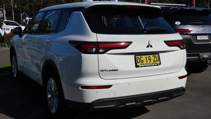 2023 Mitsubishi Outlander ZM MY23 ES 7 Seat (2WD) White 8 Speed CVT Auto 8 Speed Wagon62934702655747114