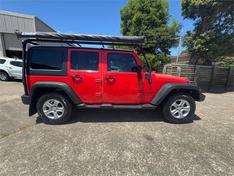 2013 Jeep Wrangler Unlimited JK MY13 Sport (4x4) Red 6 Speed Manual Softtop62937625654274111