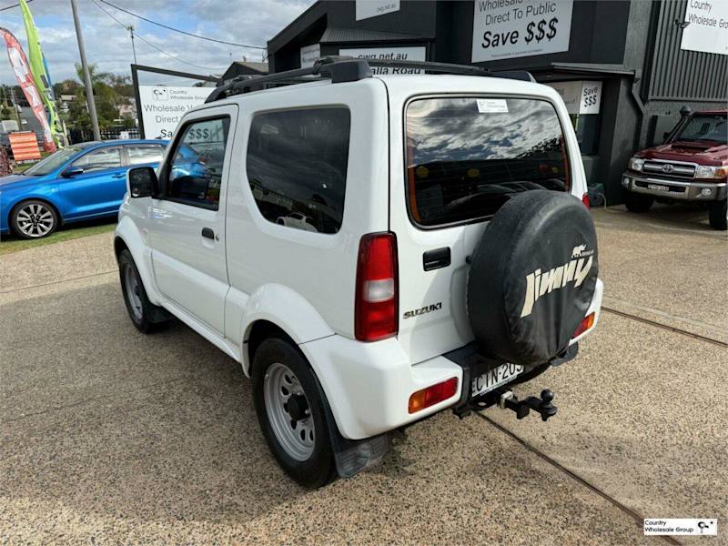 2013 Suzuki Jimny Sierra (4x4) White 5 Speed Manual 4x4 Wagon62934694789763113