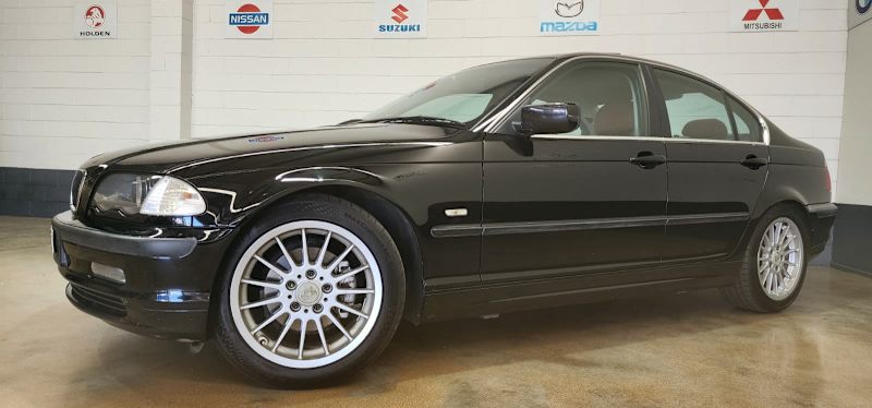 1999 BMW 3 23i62885348999682112