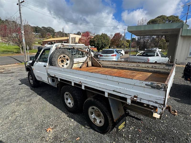 2000 Nissan Patrol GU DX (4x4) White 5 Speed Manual 4x4 Leaf Cab Chassis62937622189569112