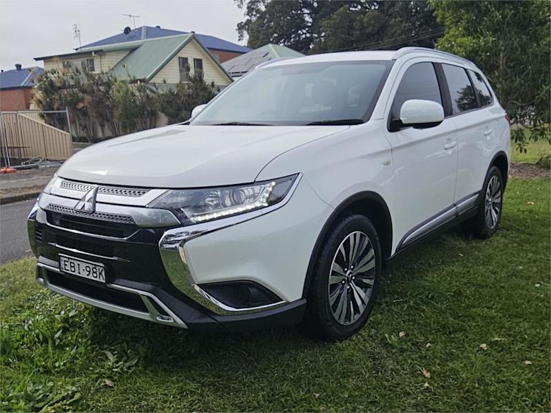 2018 Mitsubishi Outlander ZL MY18.5 ES 7 Seat (2WD) White Continuous Variable Wagon628827332926751110