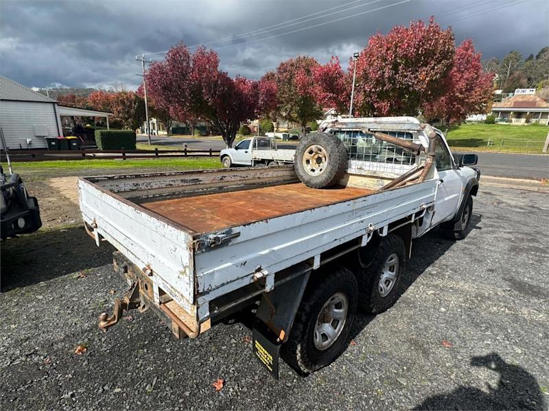 2000 Nissan Patrol GU DX (4x4) White 5 Speed Manual 4x4 Leaf Cab Chassis62937622189569113
