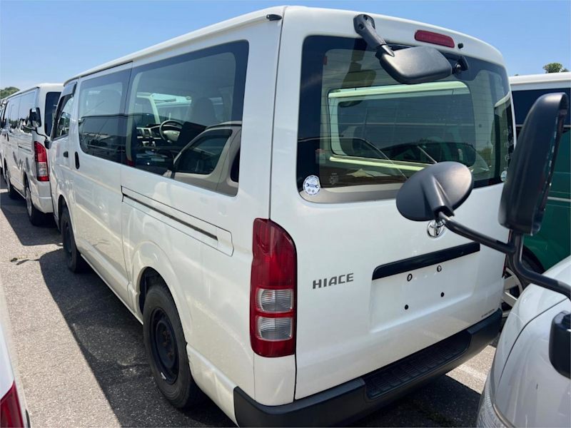 2015 Toyota HiAce TOYOTA HIACE 2015 White 5 Speed Manual62933710954754111