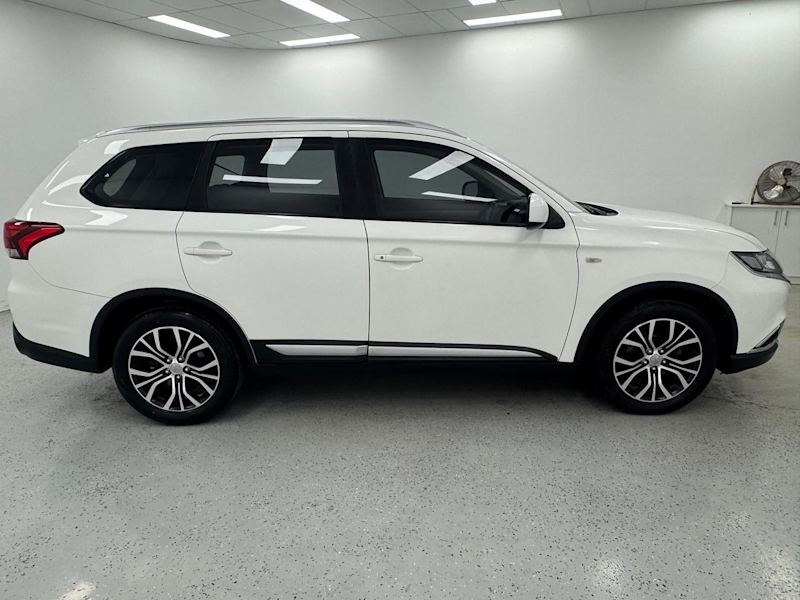 2018 Mitsubishi Outlander ZL ES White Constant Variable SUV62936659005569111