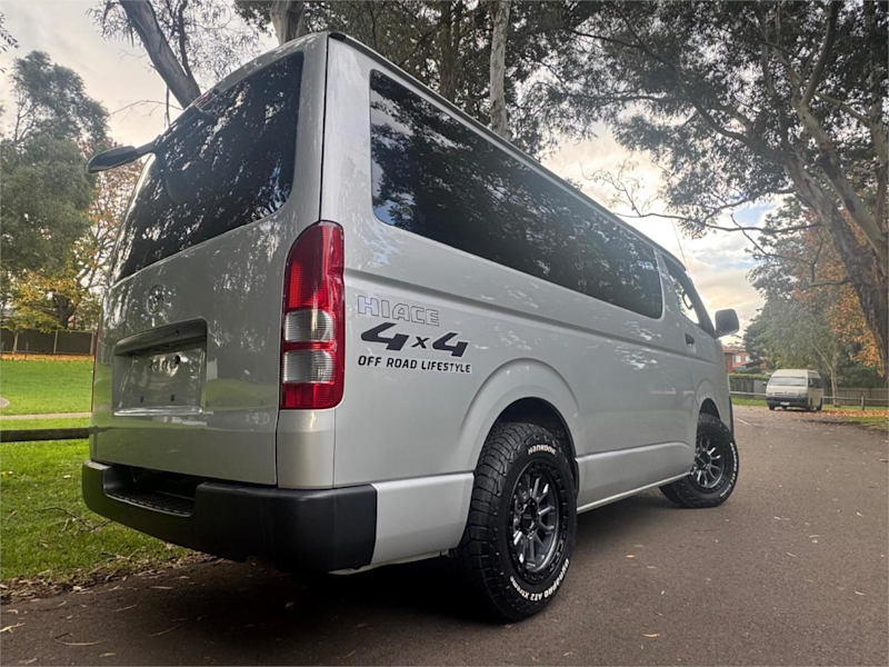 2020 Toyota HiAce GDH206R MY20 UPGRADE 2020 DX-GL 4WD 6 Seater 4WD 6 Seater Silver Automatic62935692466818114