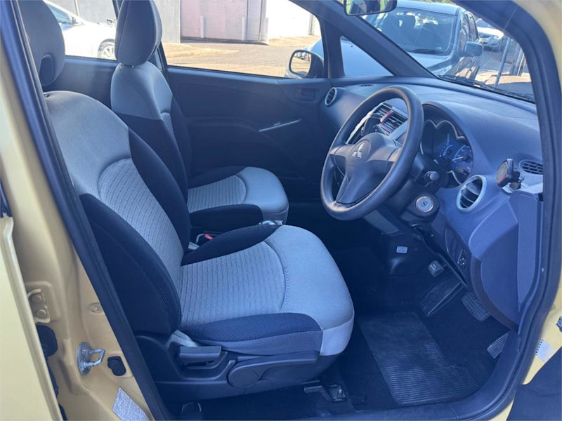 2005 Mitsubishi Colt RG LS Yellow Continuous Variable Hatchback62934704116225114