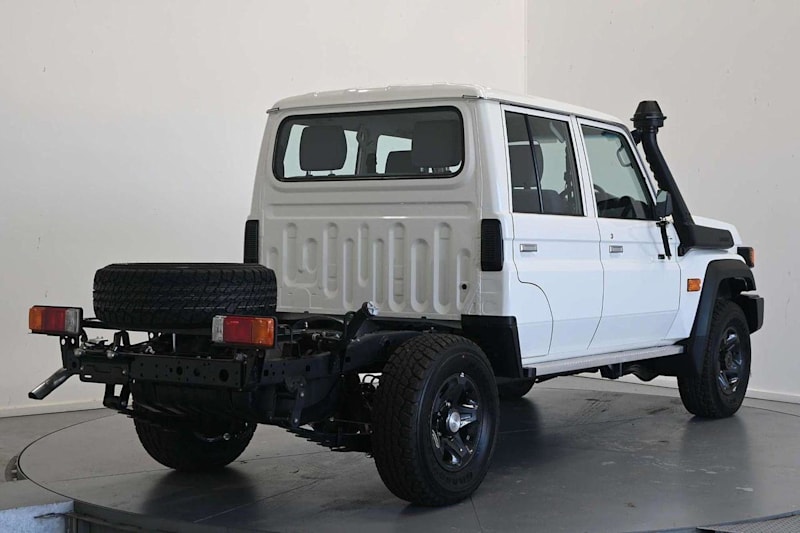 2025 Toyota Landcruiser Vdjl79R GXL Double Cab White 5 Speed Manual Cab Chassis62933707115777113