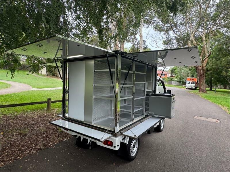 2016 Daihatsu Hijet DAIHATSU HIJET 2016 4WD FOOD CARRIER White Automatic FOOD TRUCK62933711864707111