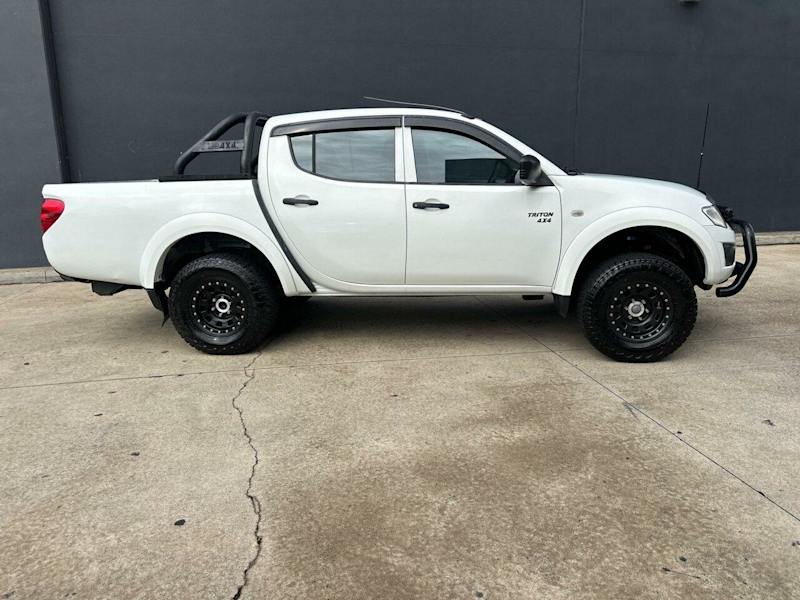 2011 Mitsubishi Triton MN MY11 GL-R Double Cab White 5 Speed Manual Utility62934704324355111