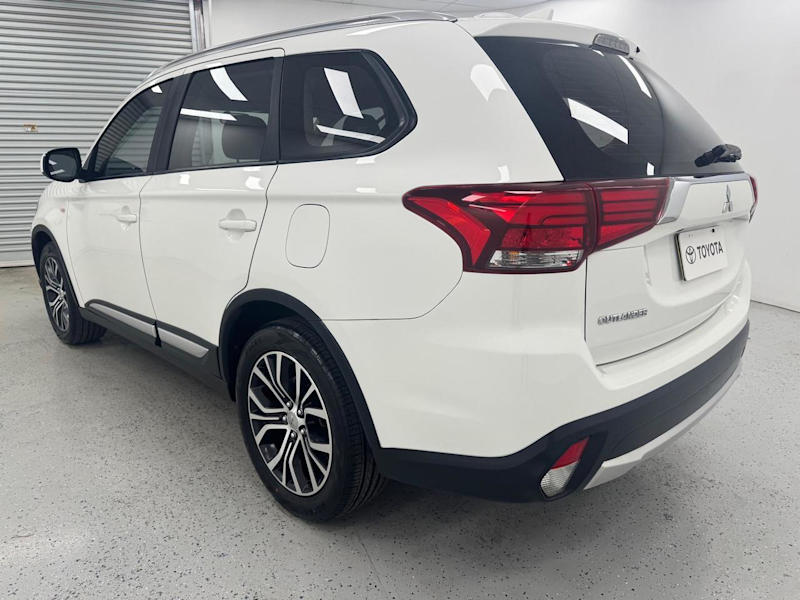 2018 Mitsubishi Outlander ZL ES White Constant Variable SUV62936659005569113