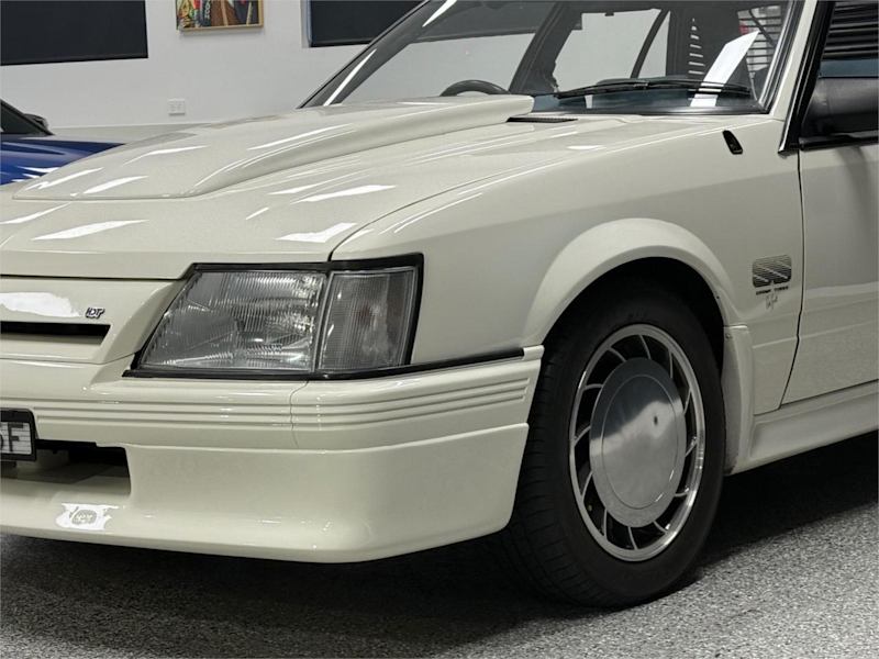 1985 Holden Commodore VK SS White 5 Speed Manual Sedan62934702642817114