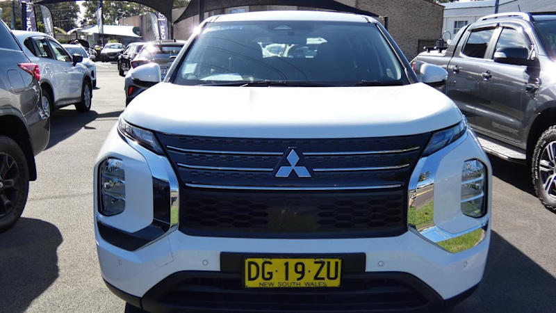 2023 Mitsubishi Outlander ZM MY23 ES 7 Seat (2WD) White 8 Speed CVT Auto 8 Speed Wagon62934702655747111