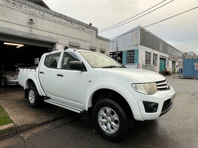 MITSUBISHI TRITON GLX (4x4) MN MY1563437623101186113