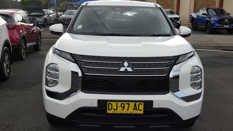 2023 Mitsubishi Outlander ZM MY23 ES 7 Seat (2WD) White 8 Speed CVT Auto 8 Speed Wagon62934702378881111
