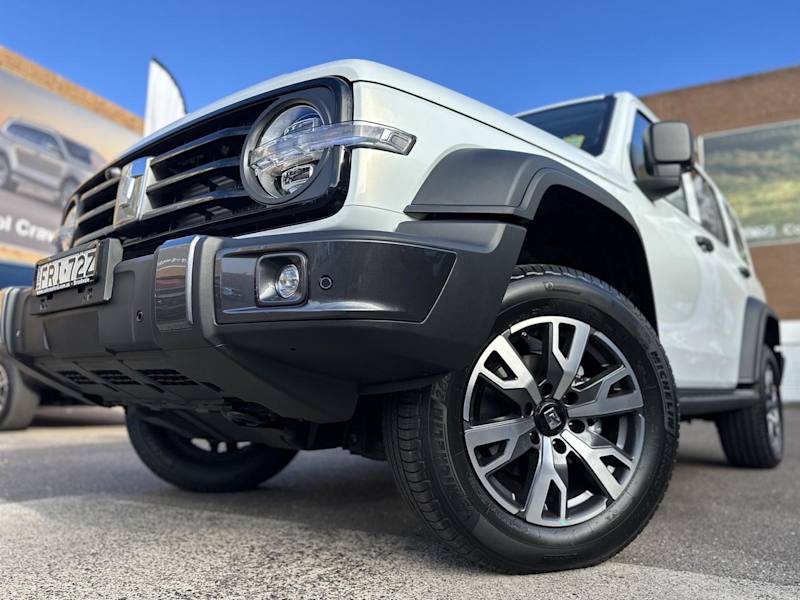 2025 GWM Tank 300 Ultra Hybrid Crystal White Automatic SUV62937625944322111