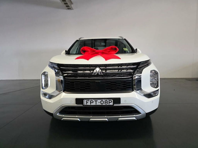 2022 Mitsubishi Outlander ZM MY23 LS Wagon 7st 5dr CVT 8sp 2WD 710kg 2.5i White Automatic Wagon62885349082625111