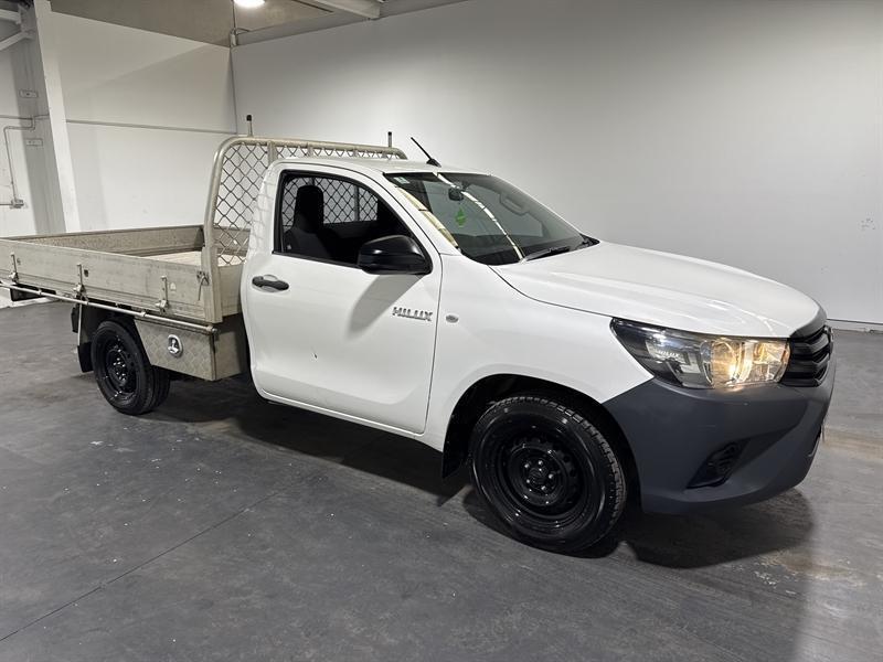 2017 Toyota Hilux GUN122R Workmate White 5 Speed Manual Cab Chassis62932714576898110