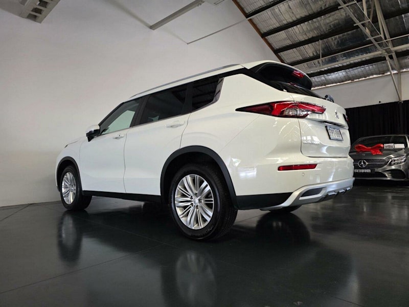 2022 Mitsubishi Outlander ZM MY23 LS Wagon 7st 5dr CVT 8sp 2WD 710kg 2.5i White Automatic Wagon62885349082625112