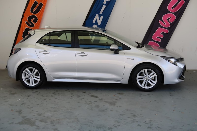 2022 Toyota Corolla Silver Pearl Hatchback62937623750657111