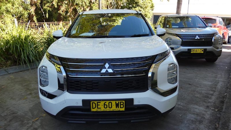 2022 Mitsubishi Outlander ZM MY23 ES 7 Seat (2WD) White 8 Speed CVT Auto 8 Speed Wagon62935687847939111