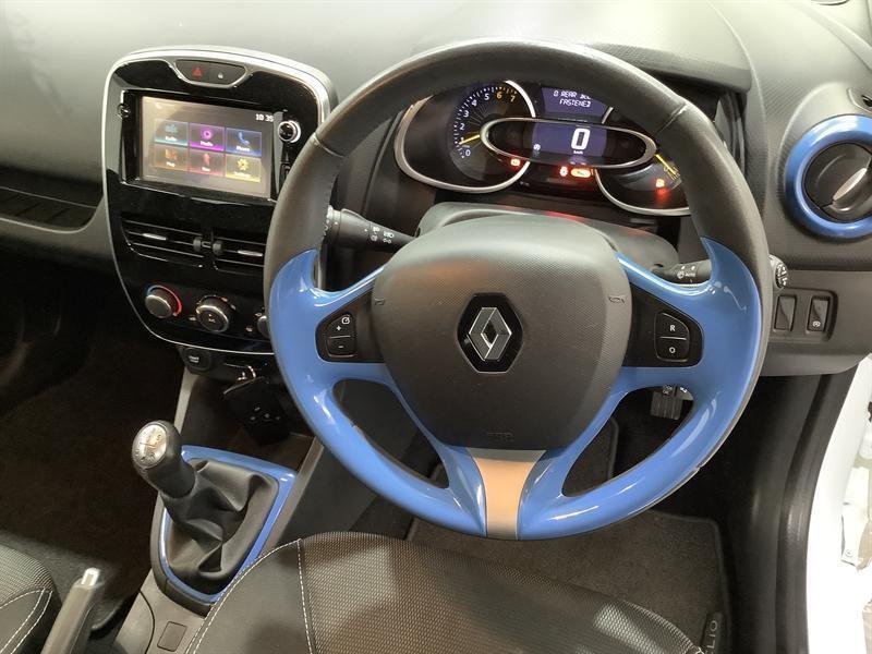2015 Renault Clio X98 Expression White 5 Speed Manual Hatchback62936662300291114