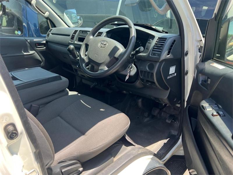 2015 Toyota HiAce TOYOTA HIACE 2015 White 5 Speed Manual62933710954754112