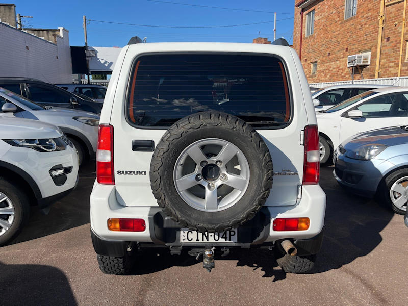 2012 Suzuki Jimny Sierra (4x4) White Manual Wagon62882734218114114