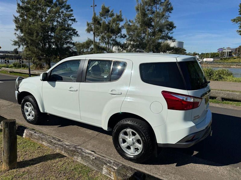 2019 Isuzu MU-X White Automatic Wagon62933711928961113