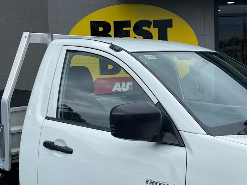 2013 Mitsubishi Triton MN MY13 GL 4x2 Scotia White 5 Speed Manual Cab Chassis62882736619137114