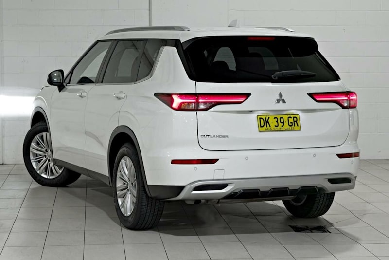 2024 Mitsubishi Outlander ZM MY24 LS 2WD White 8 Speed Constant Variable Wagon62882726912513111