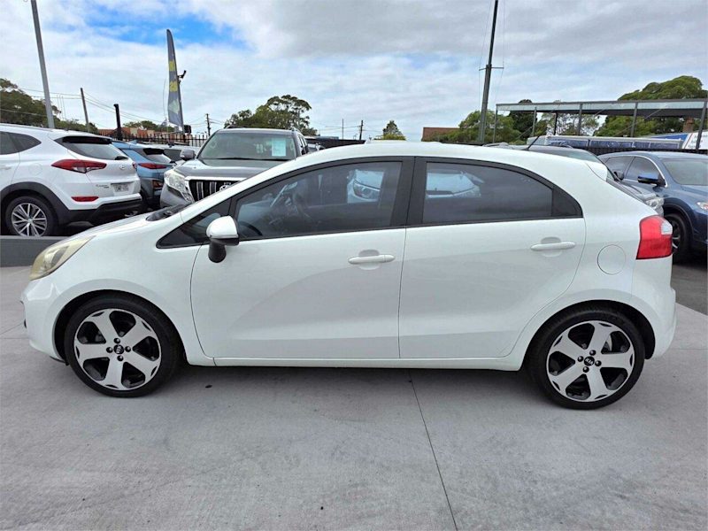 2012 Kia Rio UB MY12 SLi White 6 Speed Sports Automatic Hatchback62933710345857113