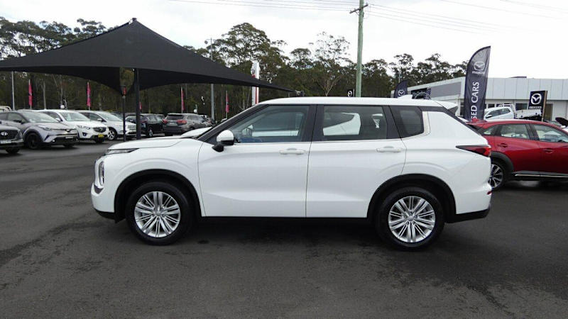 2023 Mitsubishi Outlander ZM MY23 ES 7 Seat (2WD) White 8 Speed CVT Auto 8 Speed Wagon62934702378881113
