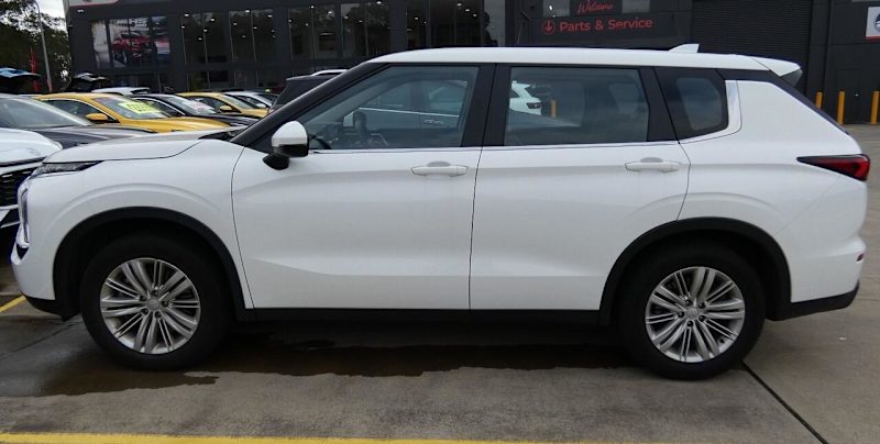 2022 Mitsubishi Outlander ZM MY23 ES 7 Seat (2WD) White 8 Speed CVT Auto 8 Speed Wagon62934702075011113