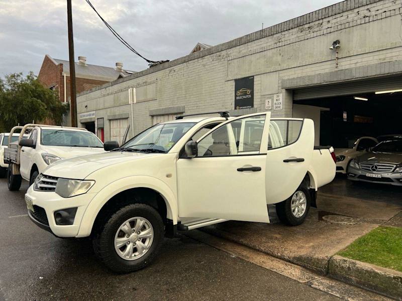 MITSUBISHI TRITON GLX (4x4) MN MY1563437623101186111