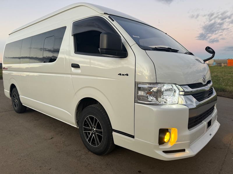2021 TOYOTA 4WD HIACE SLWB GL, low kms, 4x4!!!629356843457301115