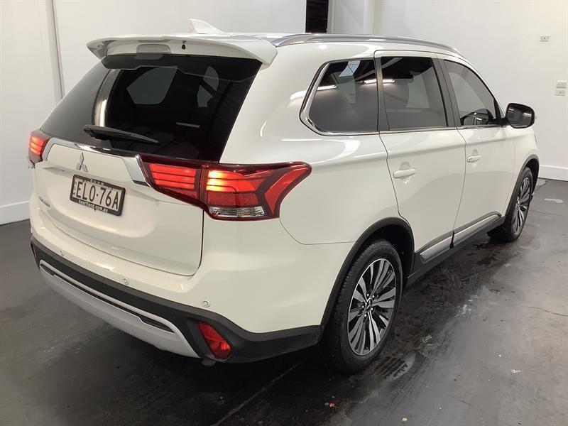 2020 Mitsubishi Outlander ZL MY21 LS 7 Seat (2WD) White 6 Speed CVT Auto Sequential Wagon62934701841538113