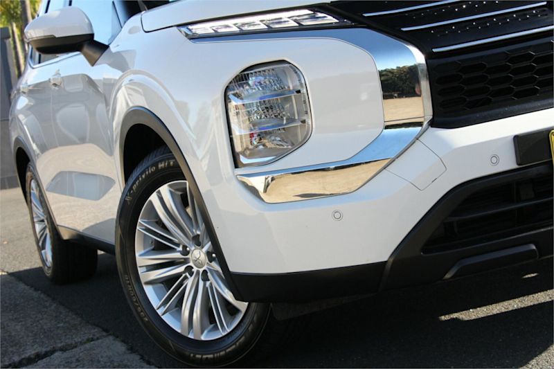 2023 Mitsubishi Outlander ZM MY23 ES 2WD White 8 Speed Constant Variable Wagon62935691316737111
