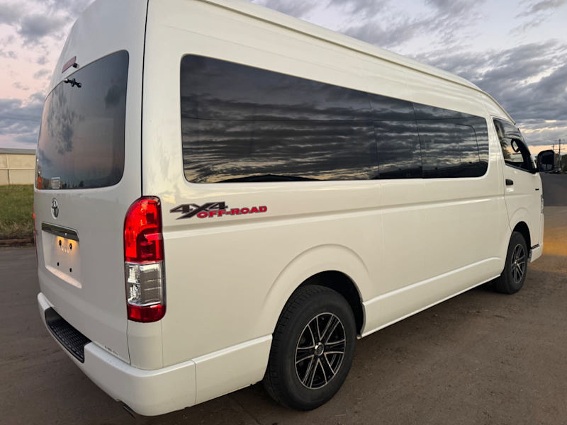 2021 TOYOTA 4WD HIACE SLWB GL, low kms, 4x4!!!62935684345730113
