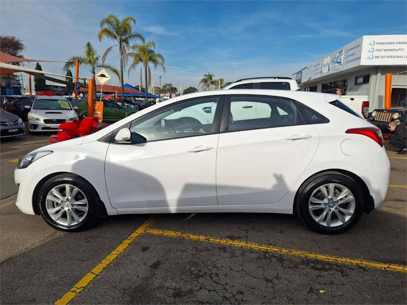 2013 Hyundai i30 GD2 MY14 Trophy White 6 Speed Sports Automatic Hatchback62935688241410113